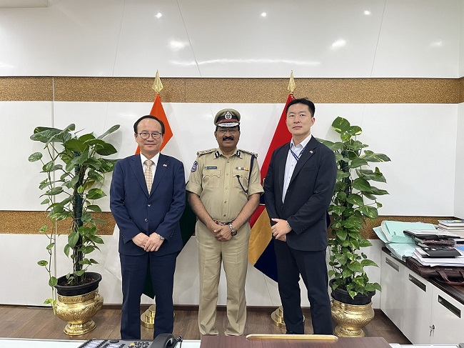 Consul General Meets with Talengana DGP Mahender Reddy 