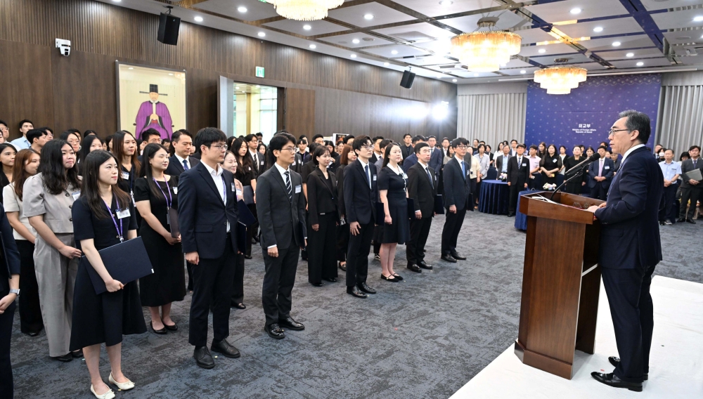 조태열 장관, 외교부 신입직원 임용장 수여식 개최